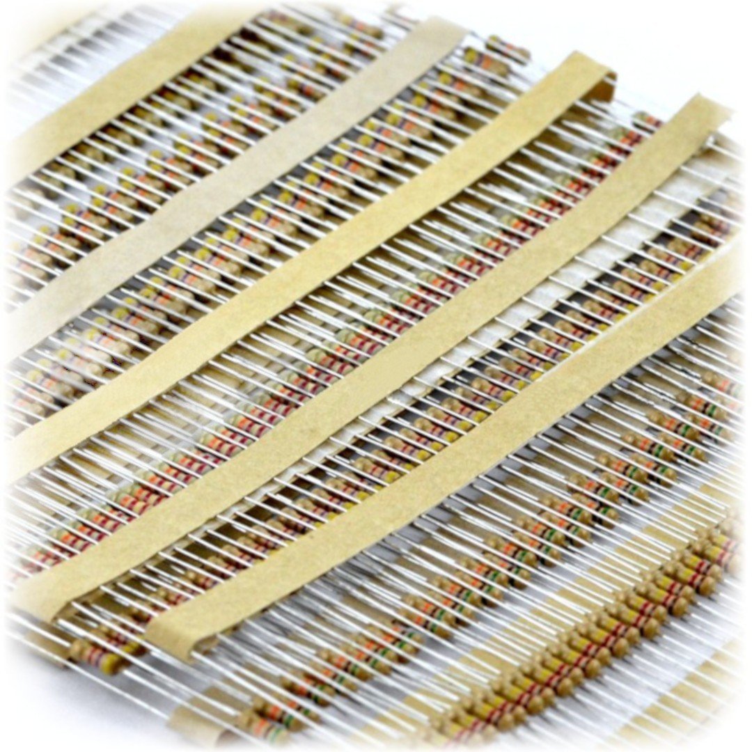 A set of CF THT resistor 1/4W describes is 1000pcs.