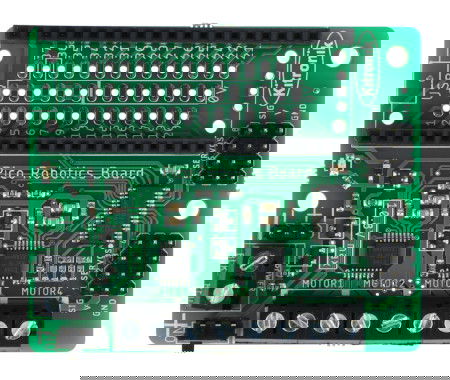 Sterownik posiada wyprowadzenia w postaci pinów GPIO oraz złącz śrubowych.