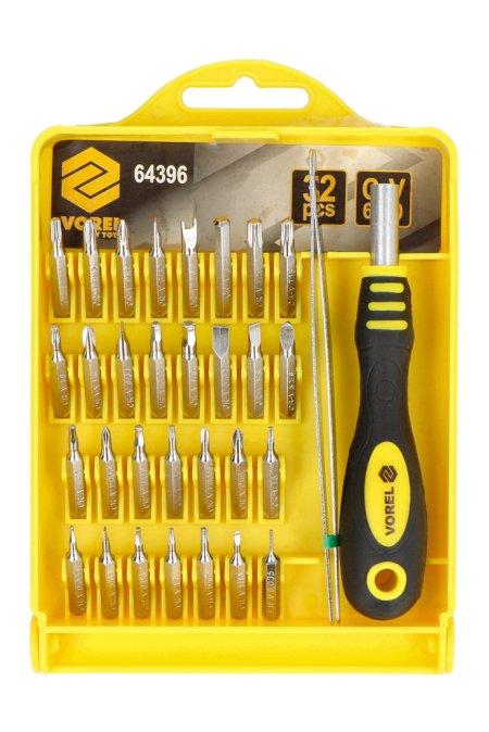 Screwdriver with interchangeable bits