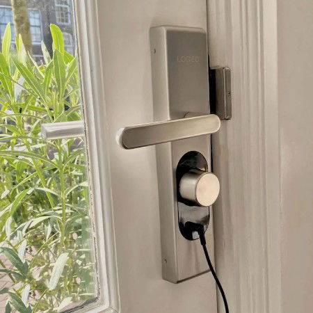 Shelly LOQED Power Kit - 8x AA Ni-MH battery pack + power supply - for the LOQED smart lock