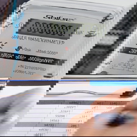 Single-phase 230 V energy consumption meter for DIN rail - Qoltec 50888